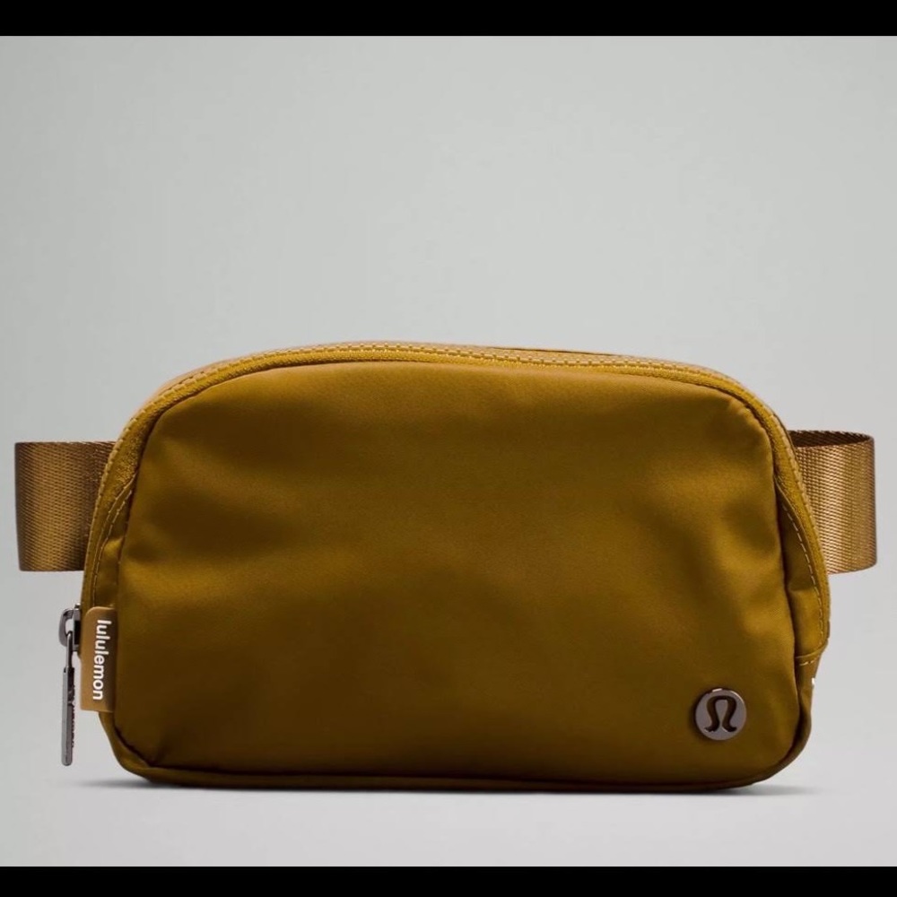 Lululemon Everywhere Belt Bag